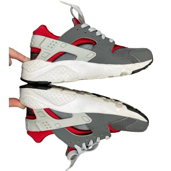 Nike Huarache Run Grey / Red Youth Size 6 Y Women’s  7.5 - Picture 4 of 8